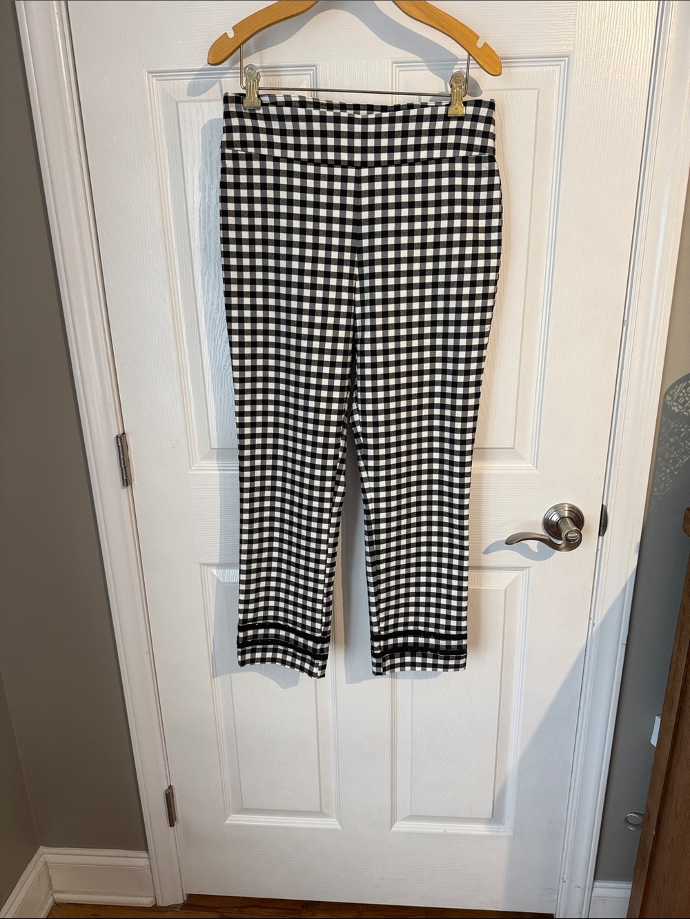 crown & ivy Black and White Gingham Cropped Pants w/ ankle detail